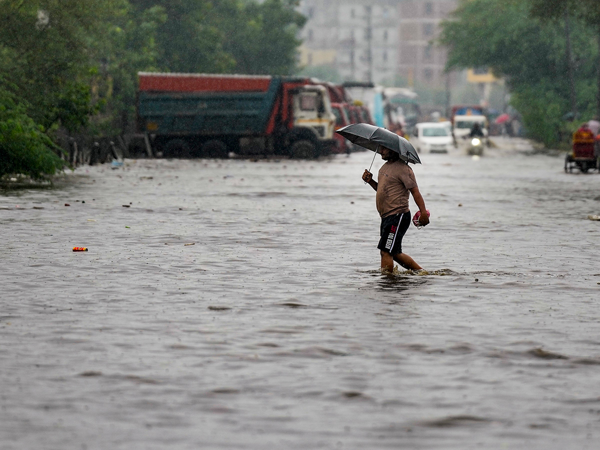 MD Issues Major Rain Alert Across Delhi2