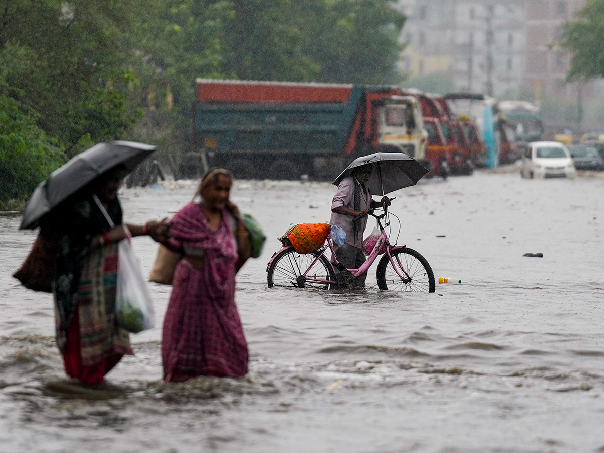 MD Issues Major Rain Alert Across Delhi4