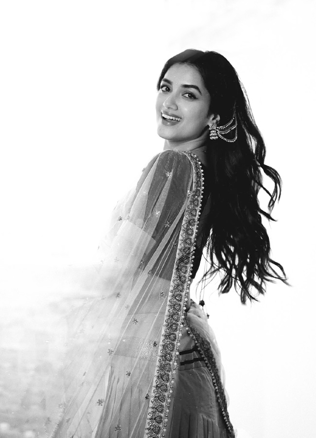 Photos: Bhagyashri Borse Looks Gorgeous in a Half Saree9