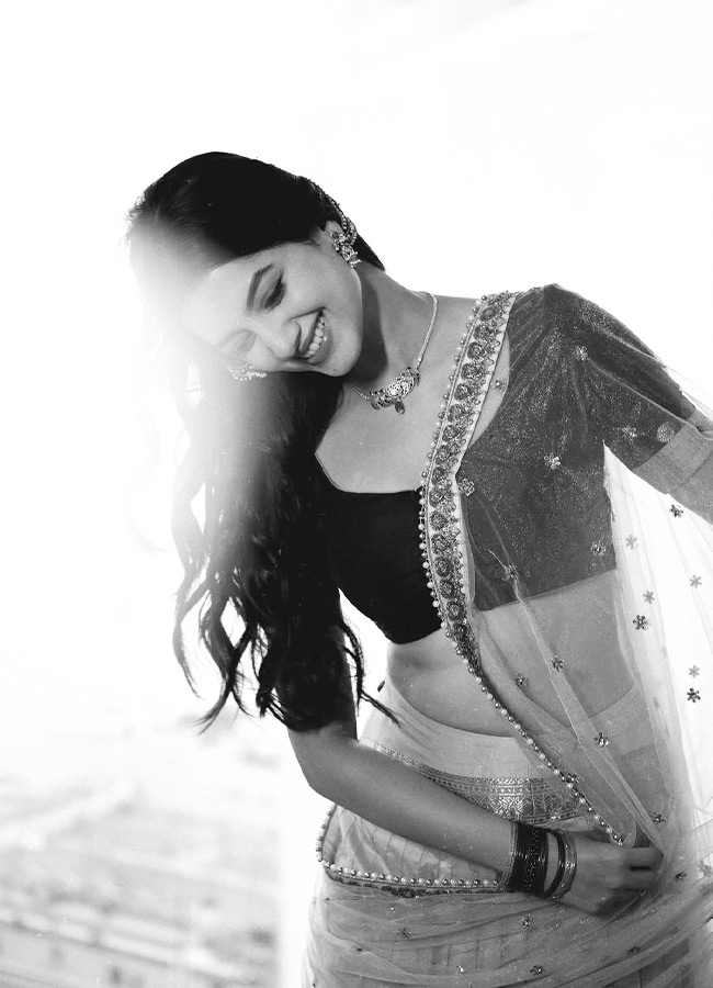 Photos: Bhagyashri Borse Looks Gorgeous in a Half Saree11