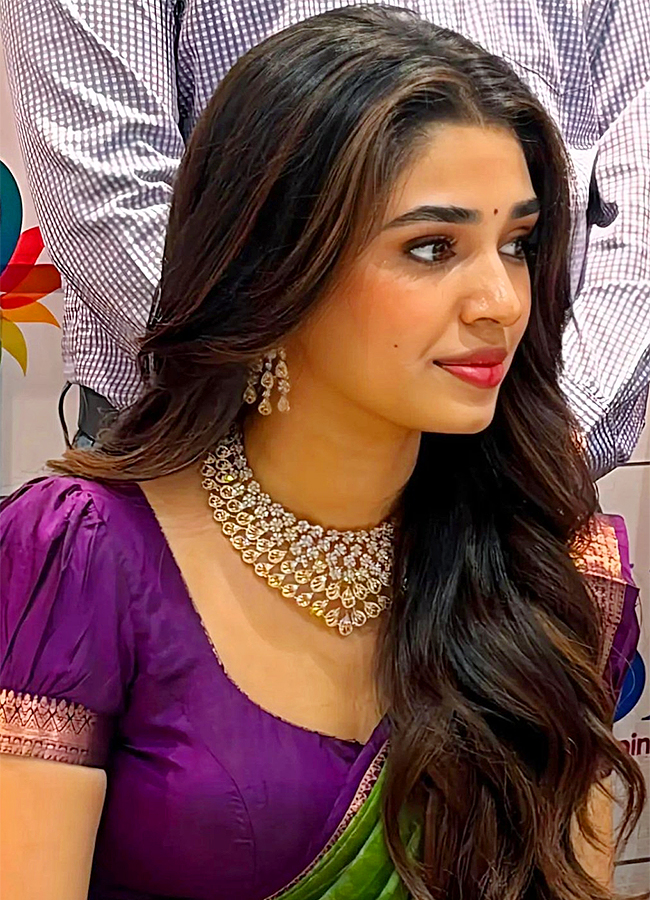 Actress Krithi Shetty Shopping Mall Launch in Bhimavaram11