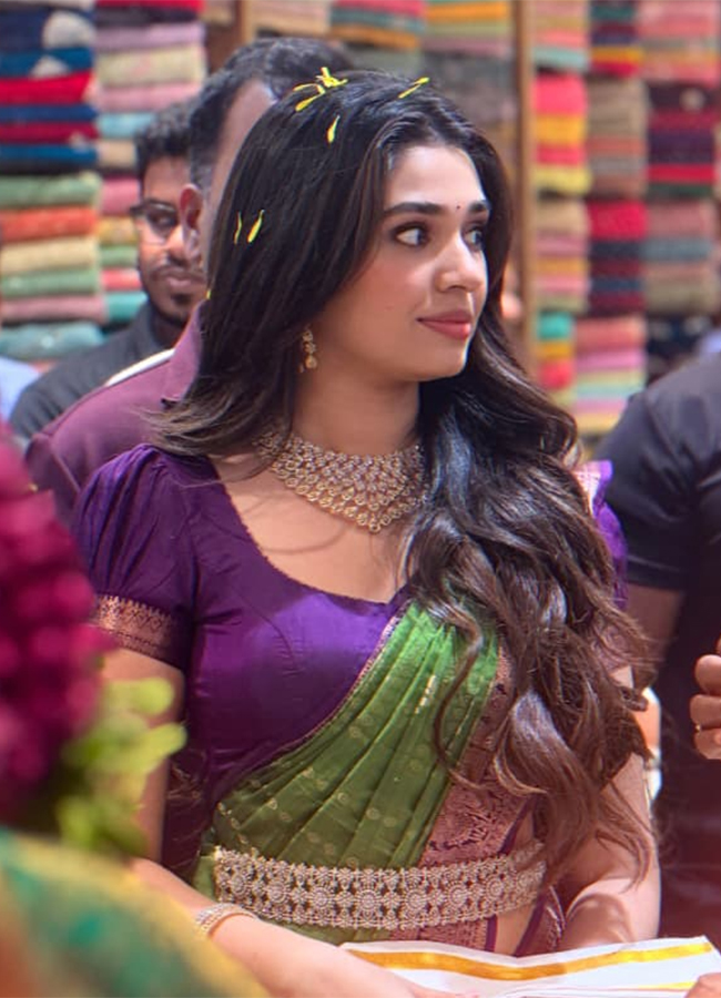 Actress Krithi Shetty Shopping Mall Launch in Bhimavaram12