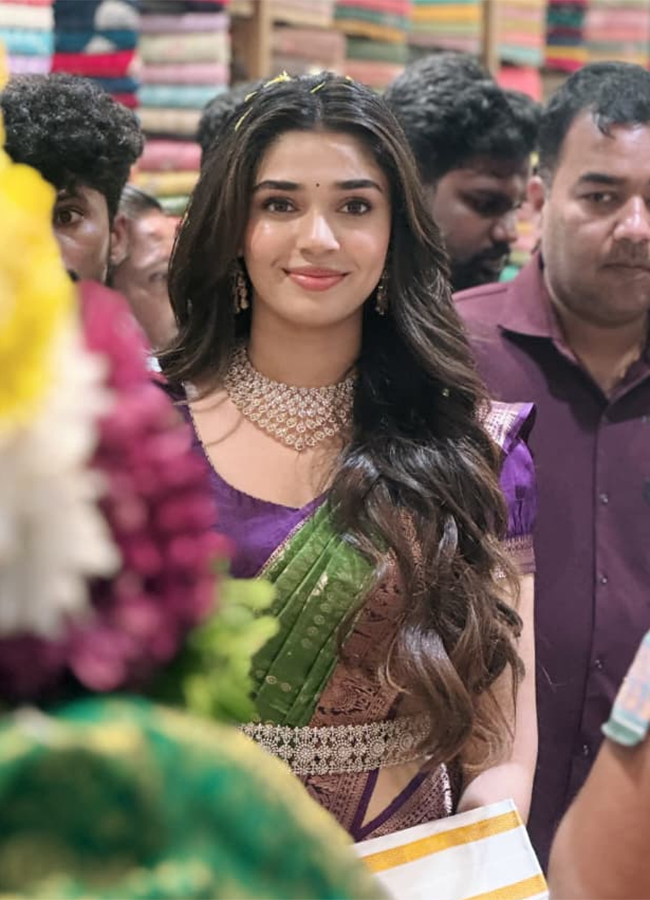 Actress Krithi Shetty Shopping Mall Launch in Bhimavaram14