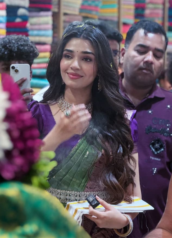 Actress Krithi Shetty Shopping Mall Launch in Bhimavaram15
