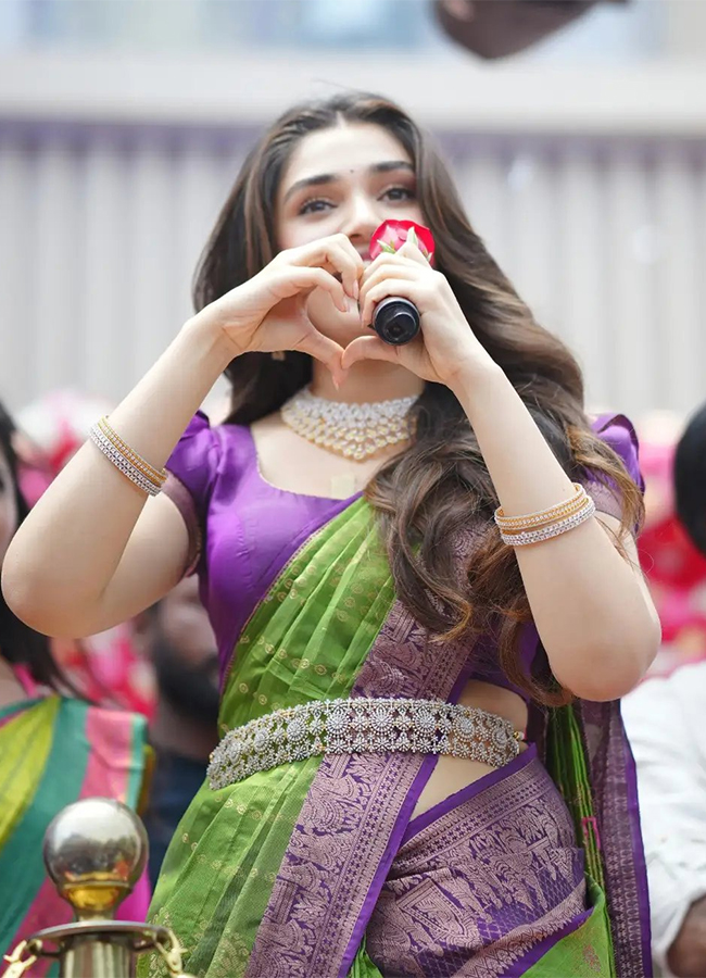 Actress Krithi Shetty Shopping Mall Launch in Bhimavaram20