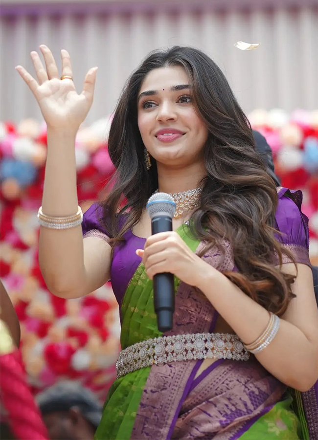 Actress Krithi Shetty Shopping Mall Launch in Bhimavaram4