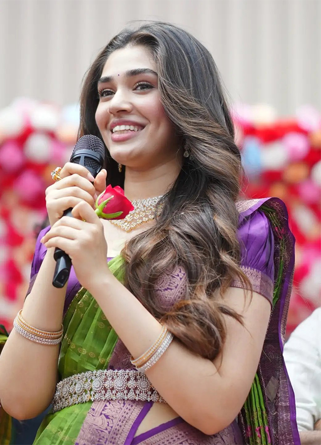 Actress Krithi Shetty Shopping Mall Launch in Bhimavaram5