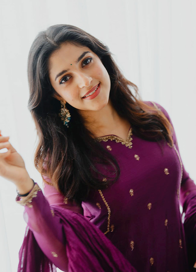 'Youth' Fame Meenakshi Dinesh's Stunning Looks (Photos)13