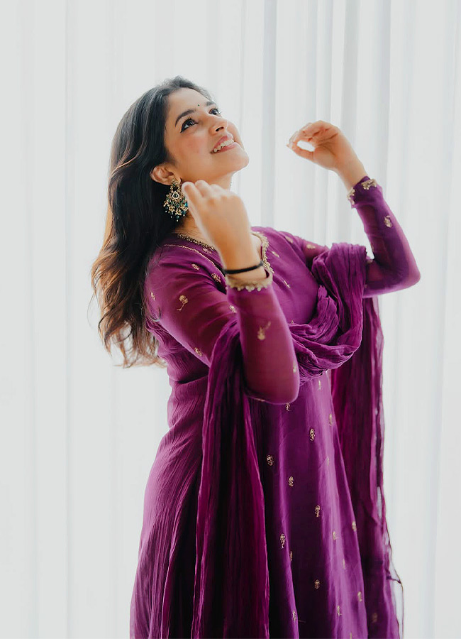 'Youth' Fame Meenakshi Dinesh's Stunning Looks (Photos)15