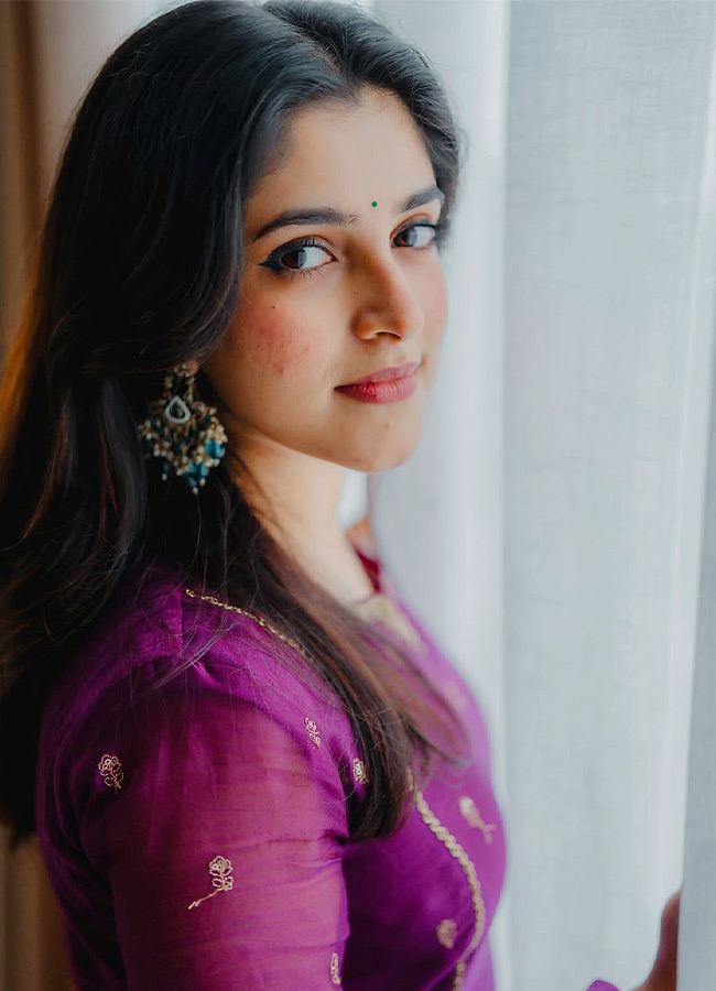 'Youth' Fame Meenakshi Dinesh's Stunning Looks (Photos)16