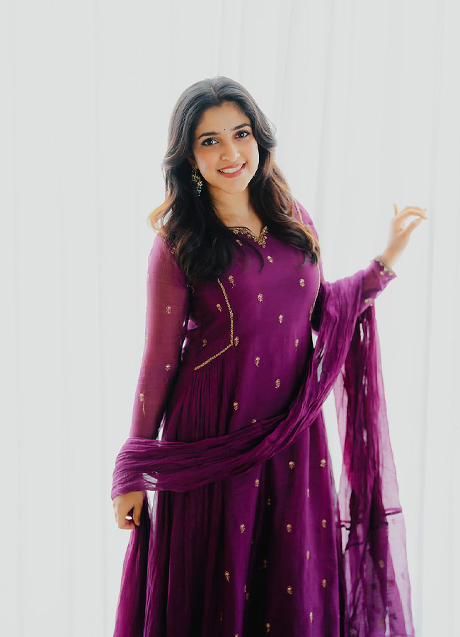 'Youth' Fame Meenakshi Dinesh's Stunning Looks (Photos)5