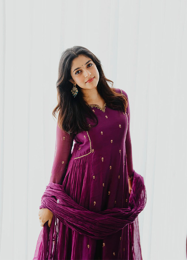 'Youth' Fame Meenakshi Dinesh's Stunning Looks (Photos)8