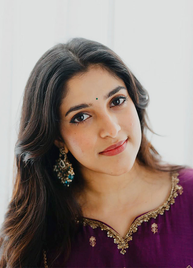 'Youth' Fame Meenakshi Dinesh's Stunning Looks (Photos)9