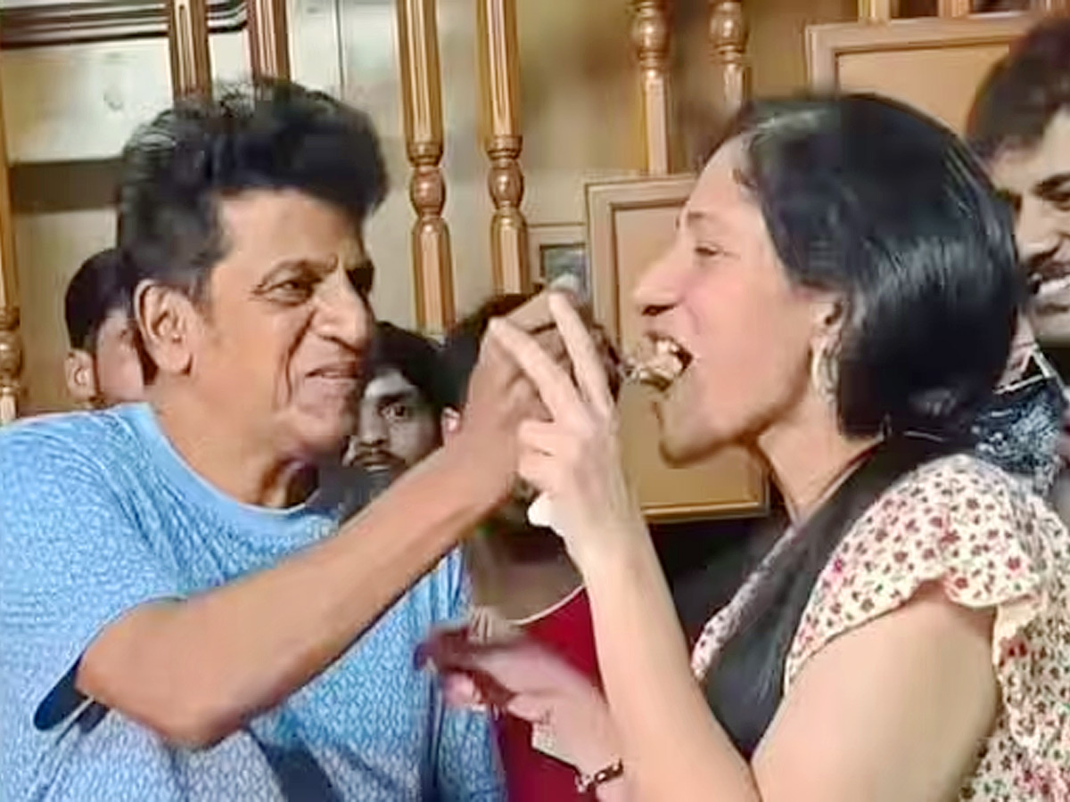 Shivanna 64th Birthday Celebrations with Family Photos7