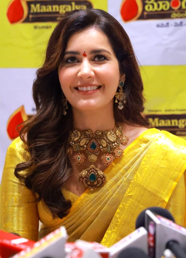 Actress Raashi Khanna Inaugurates Mangalya Shopping11