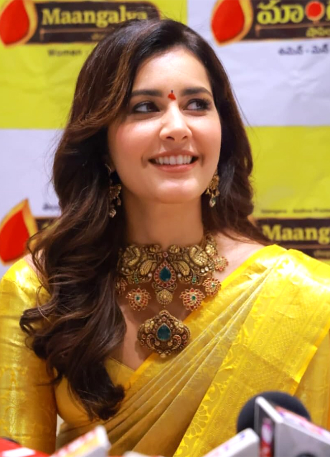 Actress Raashi Khanna Inaugurates Mangalya Shopping12