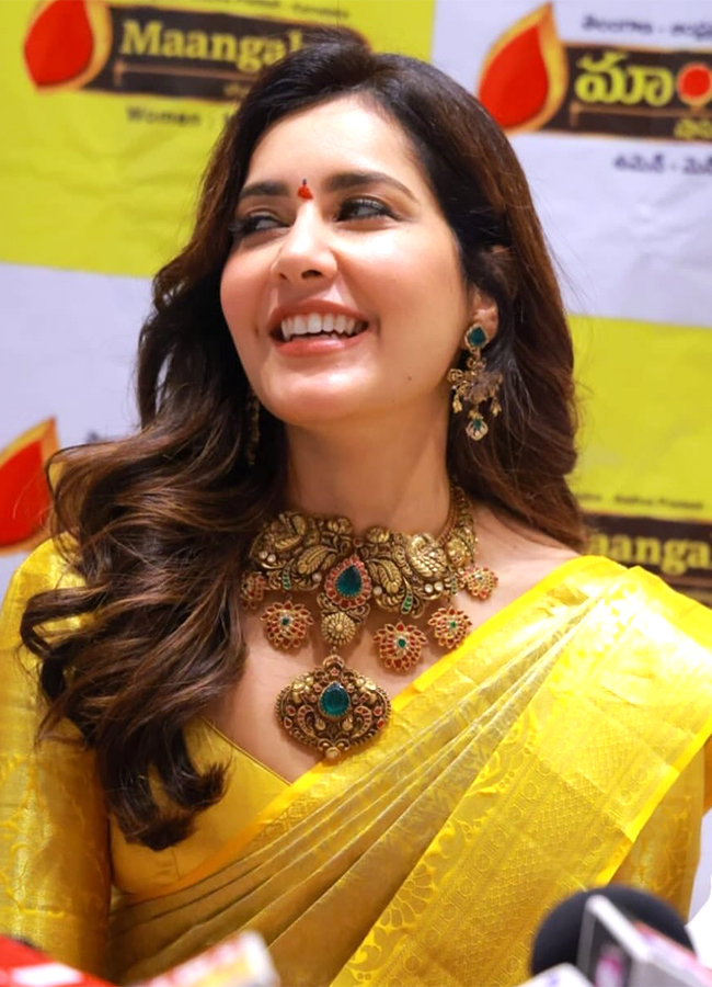 Actress Raashi Khanna Inaugurates Mangalya Shopping13