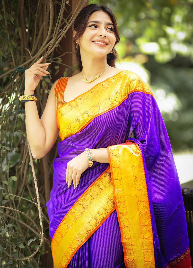 Aishwarya Lekshmi Dazzles in a Stunning Saree Photos11