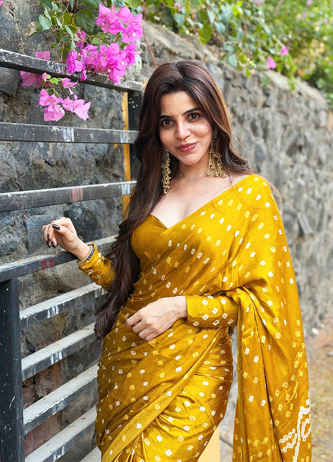 Kollywood Beauty Divya Bharathi Glamorous Looks in a Yellow Saree14