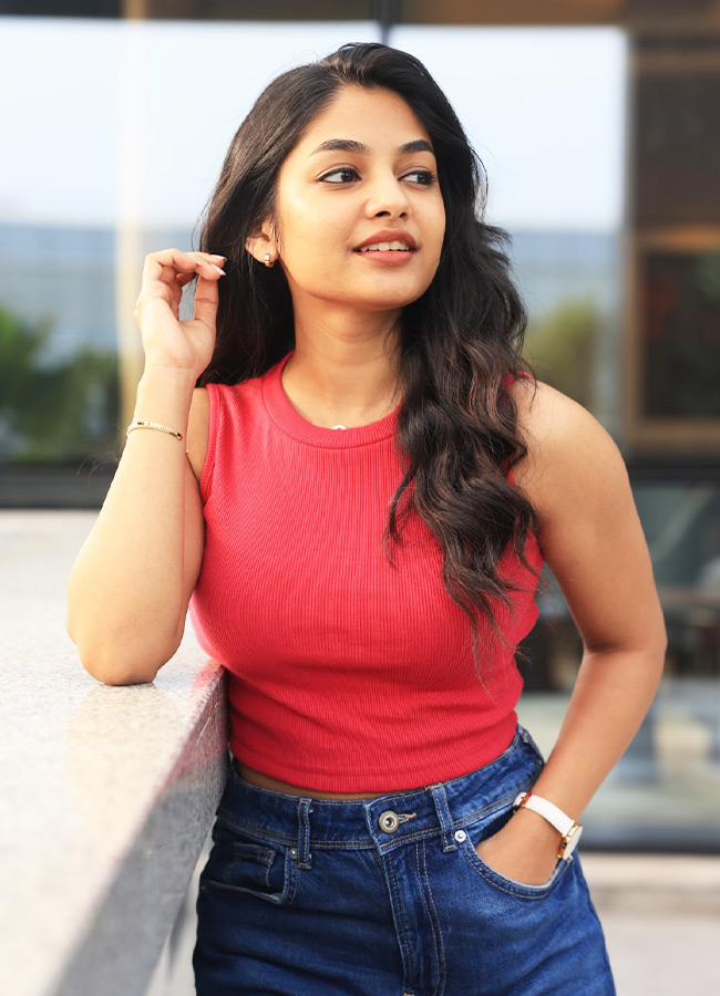 Single Movie Beauty Ivana Glamorous Pics10
