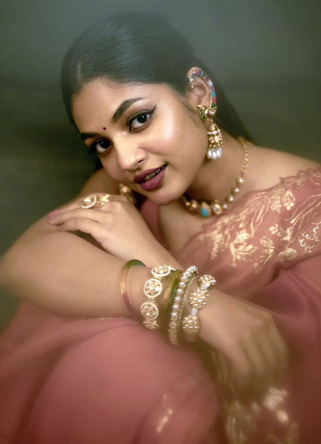 Single Movie Beauty Ivana Glamorous Pics2
