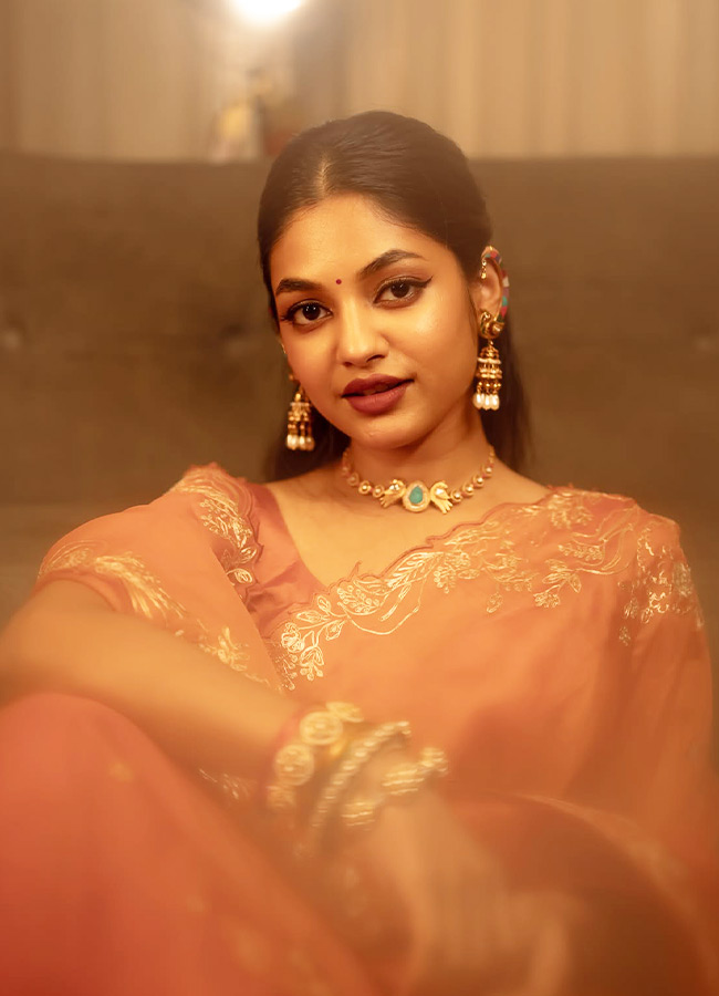 Single Movie Beauty Ivana Glamorous Pics3