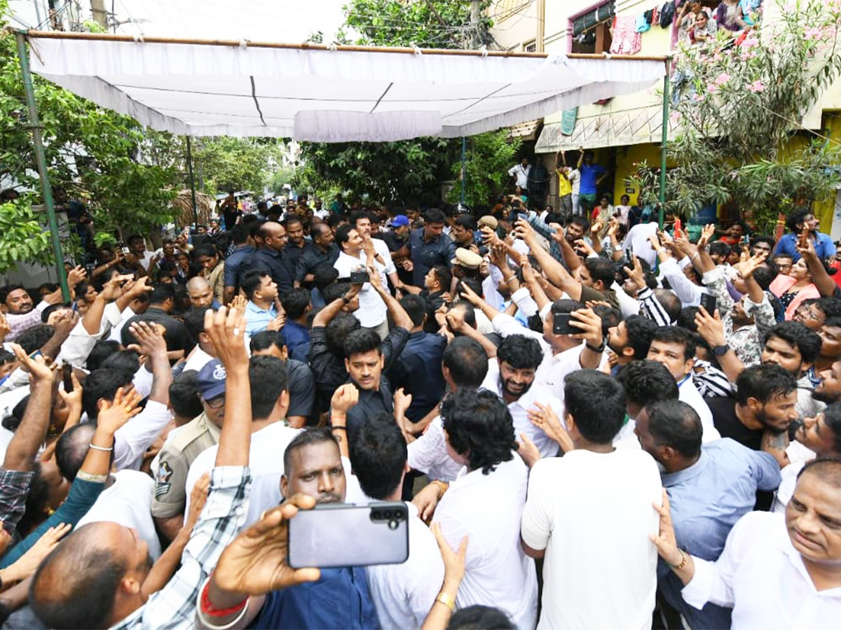 "YS Jagan Consoles Fishermen's Families"10