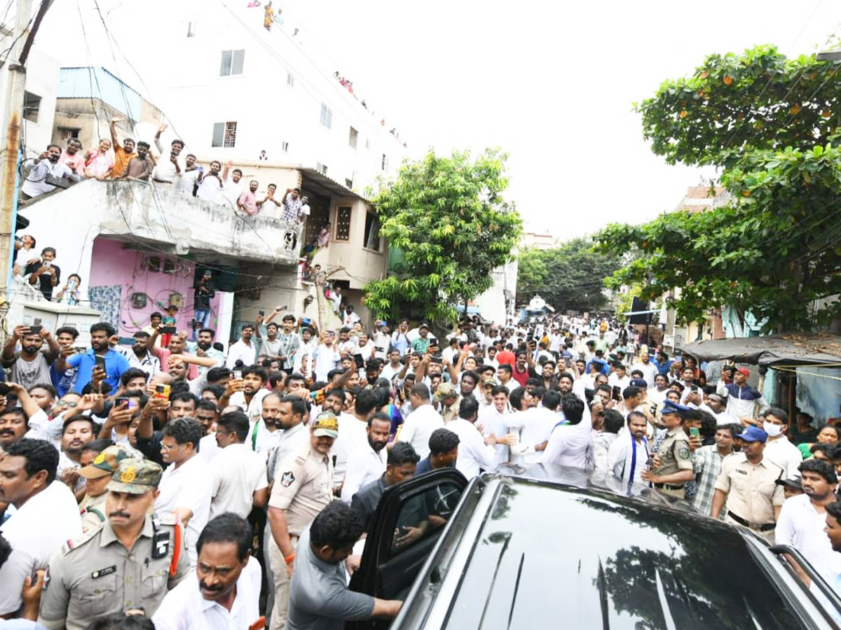 "YS Jagan Consoles Fishermen's Families"11