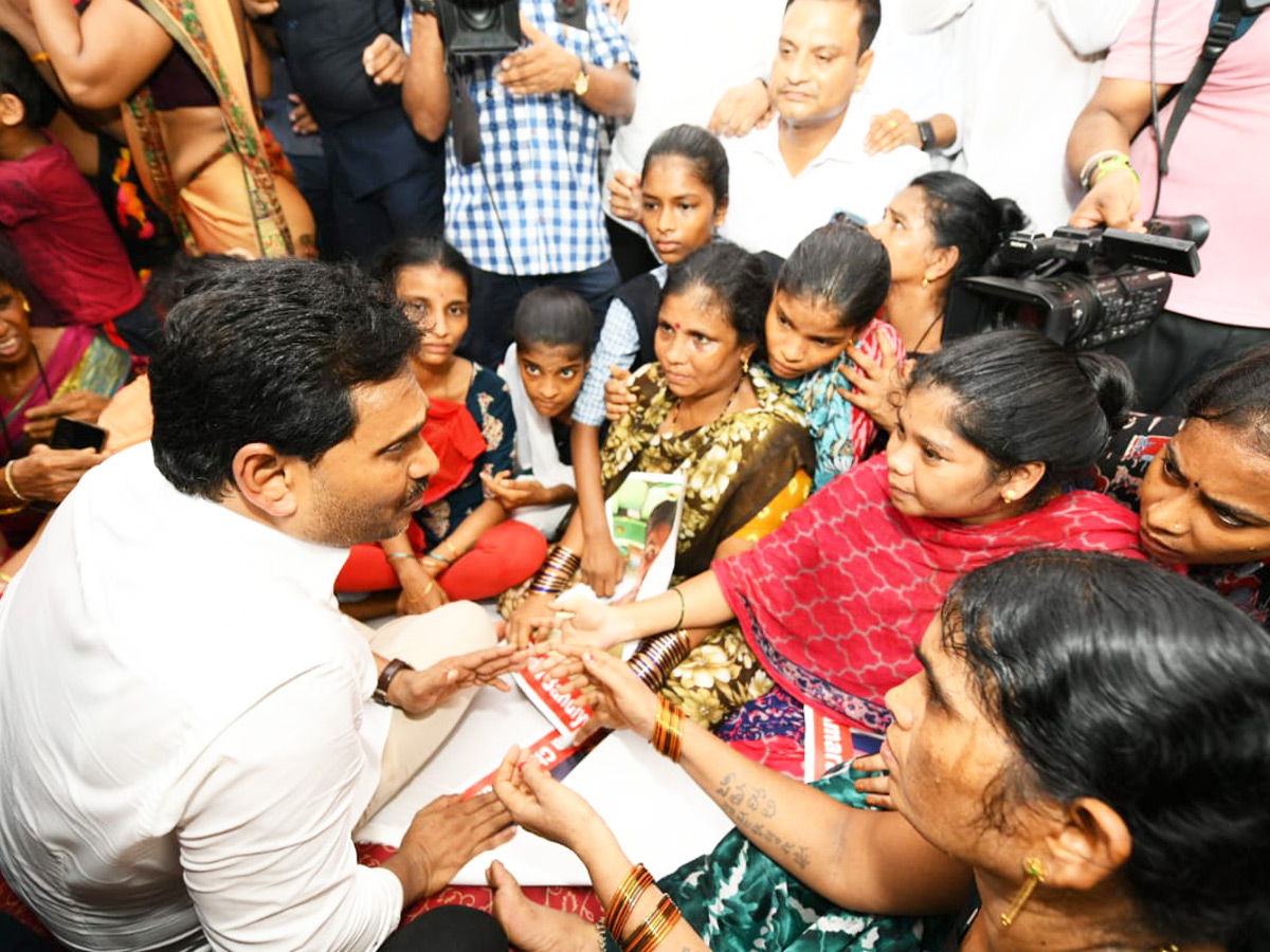 "YS Jagan Consoles Fishermen's Families"12