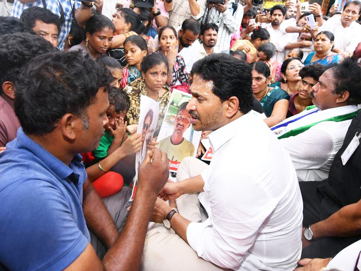 "YS Jagan Consoles Fishermen's Families"14