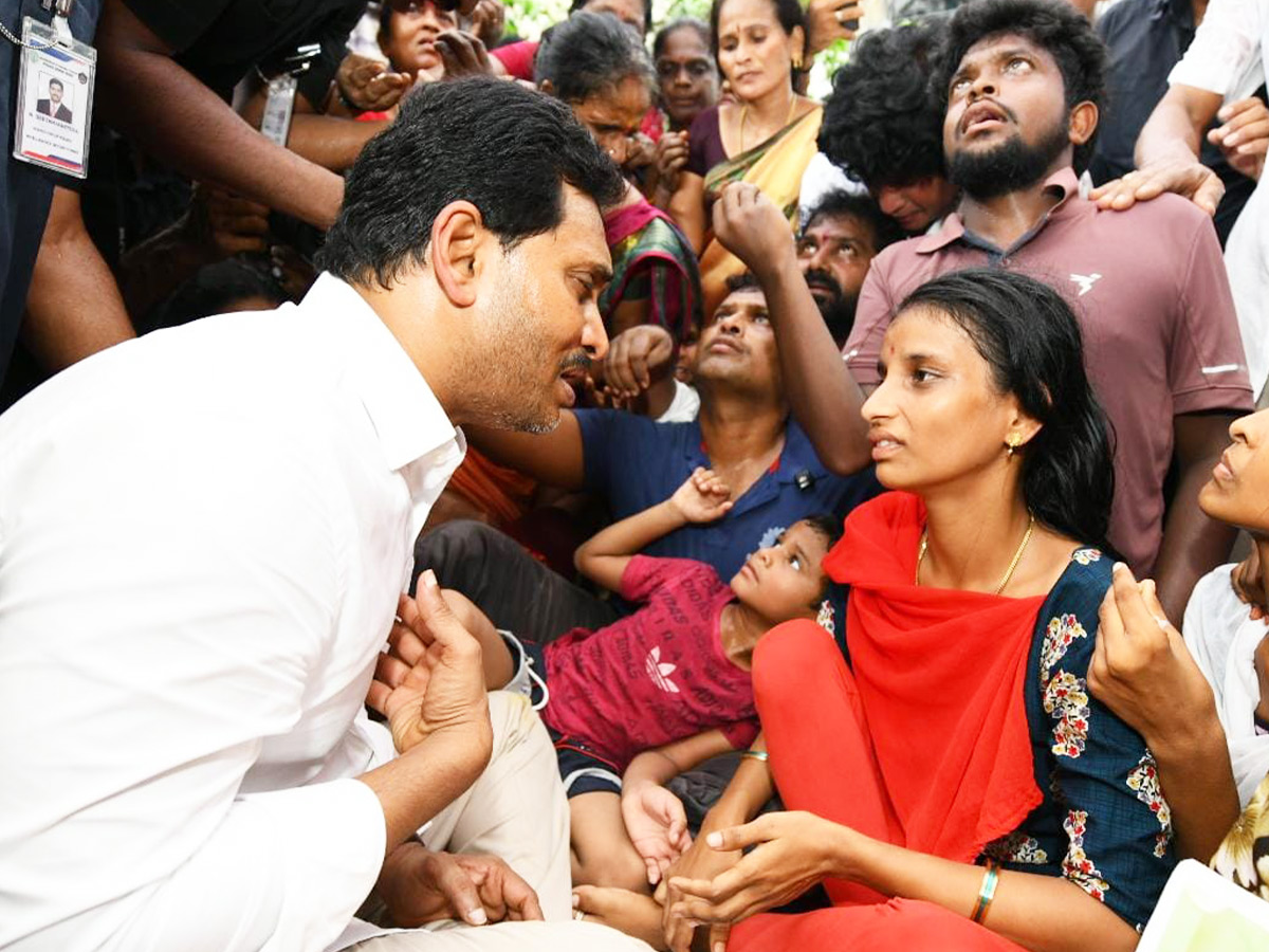 "YS Jagan Consoles Fishermen's Families"15
