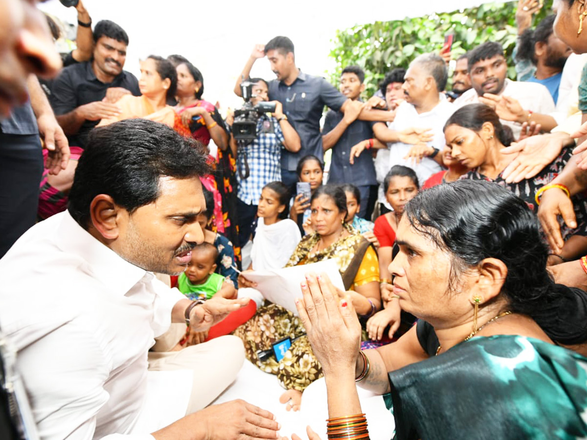 "YS Jagan Consoles Fishermen's Families"16