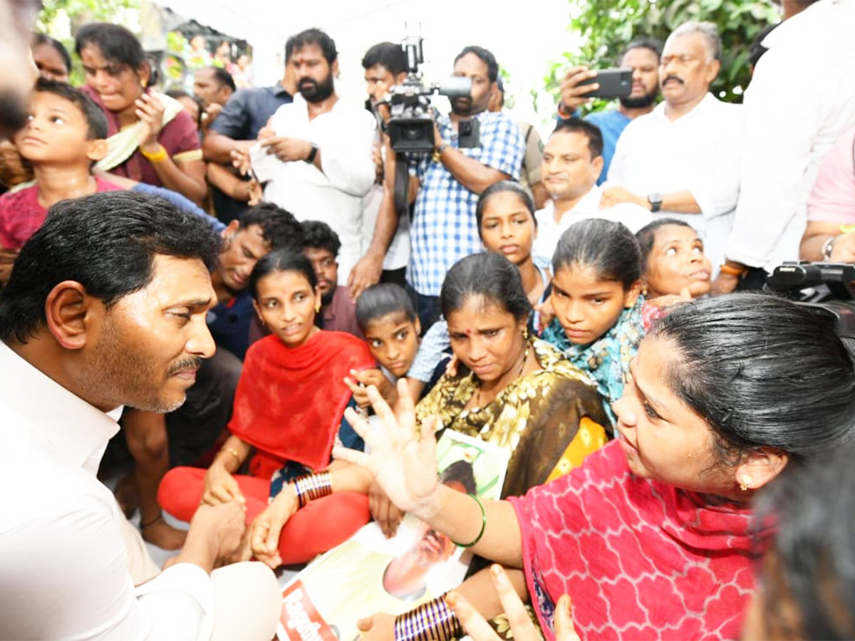 "YS Jagan Consoles Fishermen's Families"6