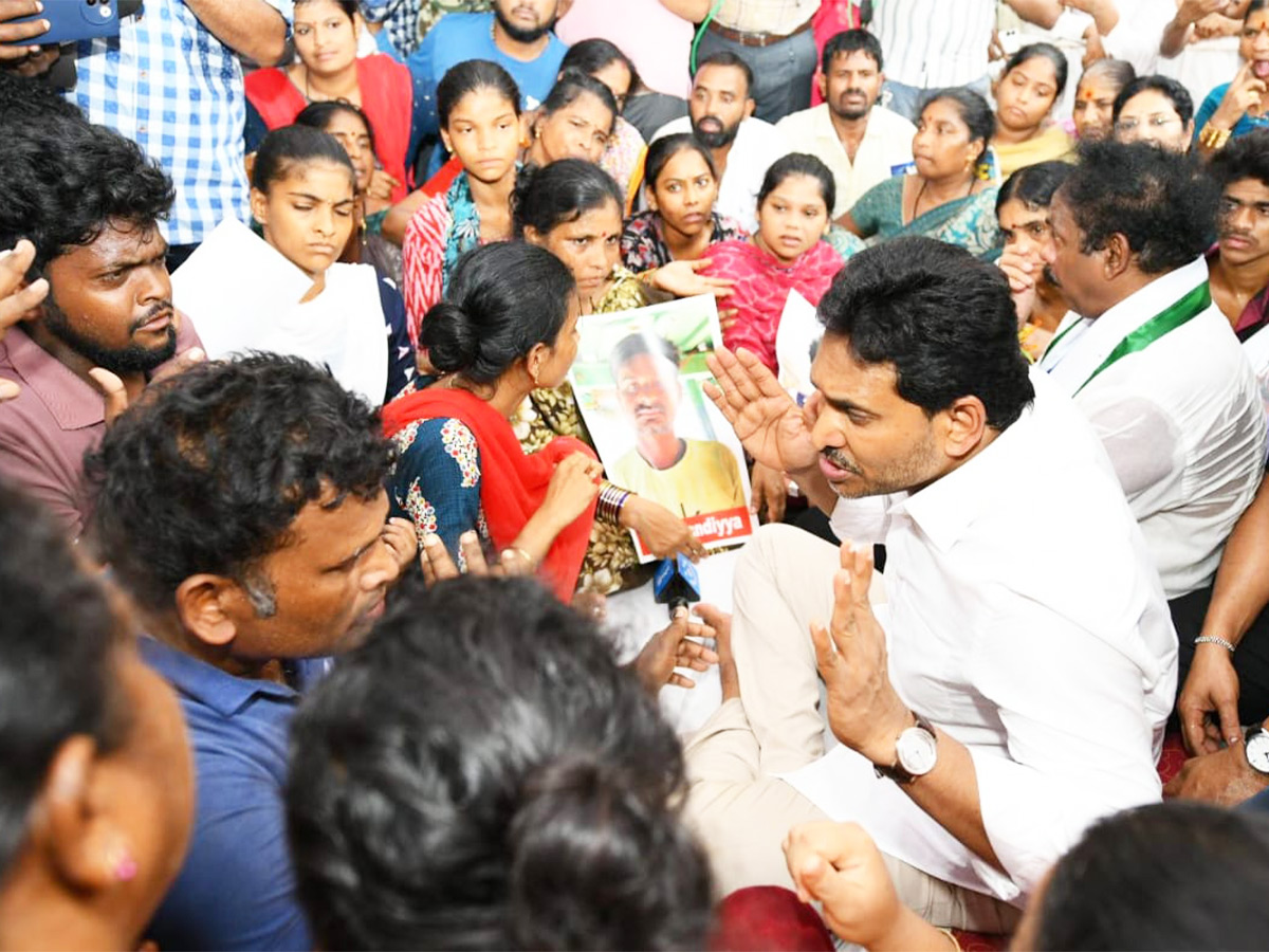 "YS Jagan Consoles Fishermen's Families"9