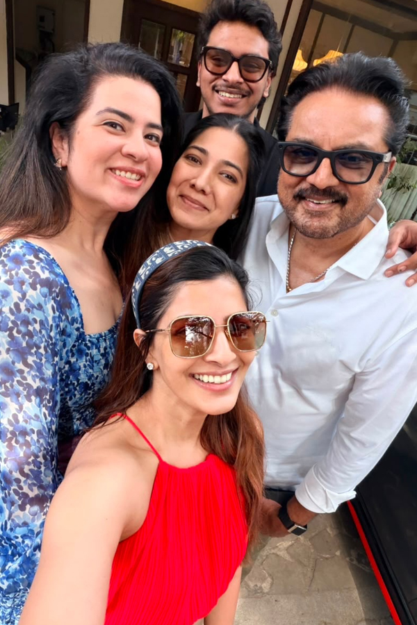 Actor Sarath Kumar 72nd birthday celebrations with family Photos5