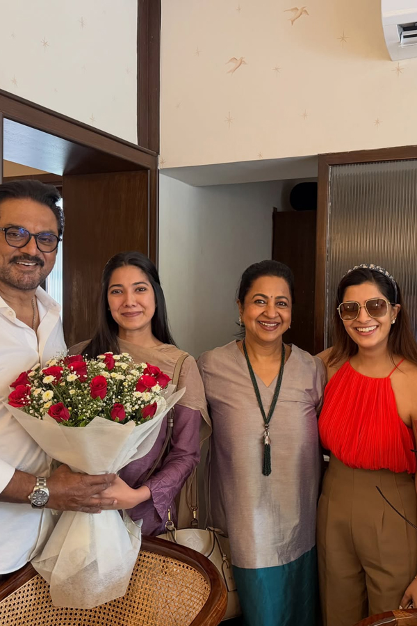 Actor Sarath Kumar 72nd birthday celebrations with family Photos7