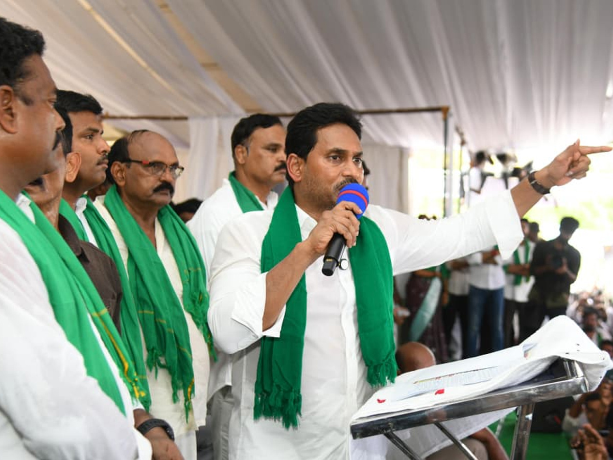 Ys Jagan Meet Aqua farmers In Bhimavaram Photos 22