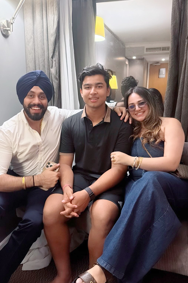 Abhishek Sharma Sister Komal Shares Photos 4