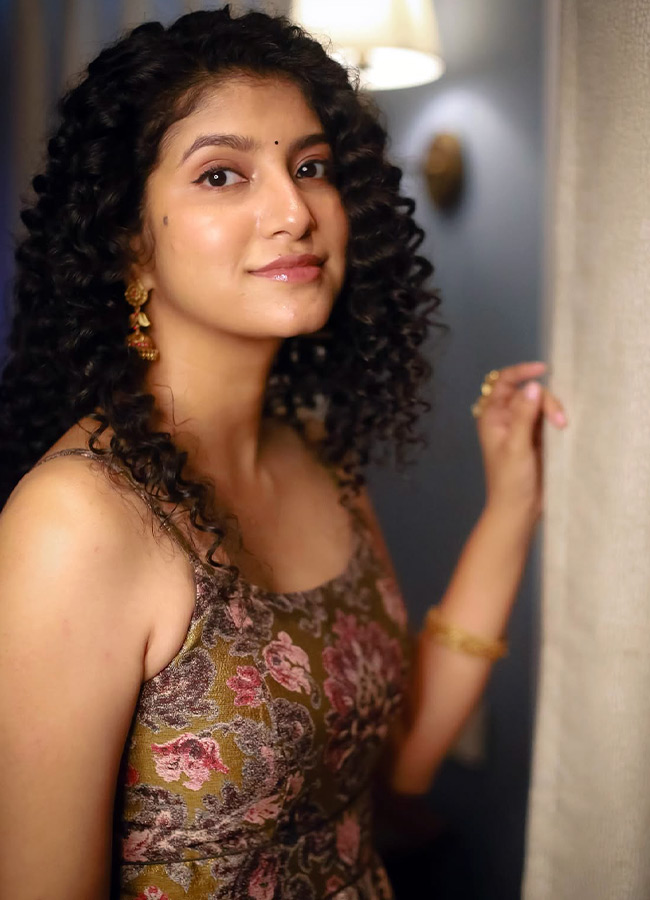 Good Night Actress Meetha Raghunath Stuns with Her Smiley Looks Photos3