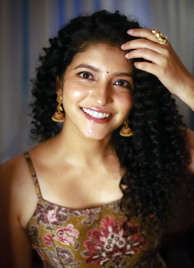 Good Night Actress Meetha Raghunath Stuns with Her Smiley Looks Photos6