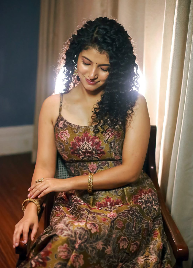 Good Night Actress Meetha Raghunath Stuns with Her Smiley Looks Photos9