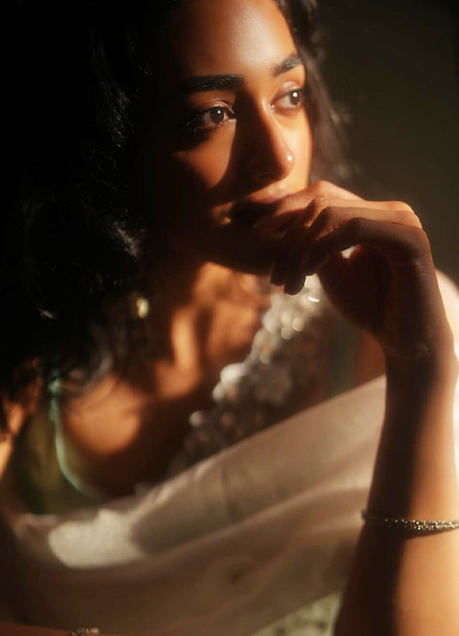 Actress Preity Mukundan Stuns in a White Saree Photos11