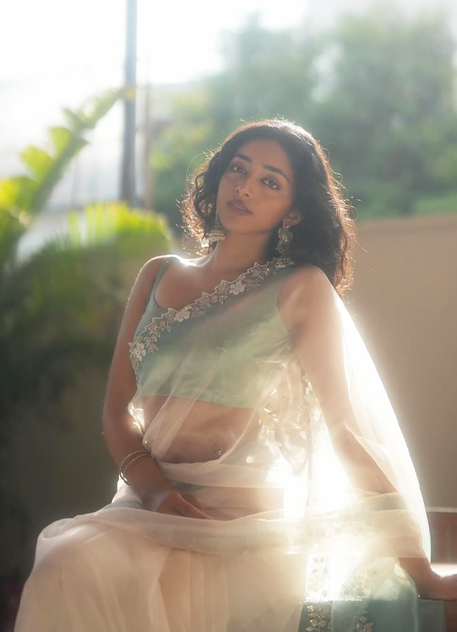 Actress Preity Mukundan Stuns in a White Saree Photos2