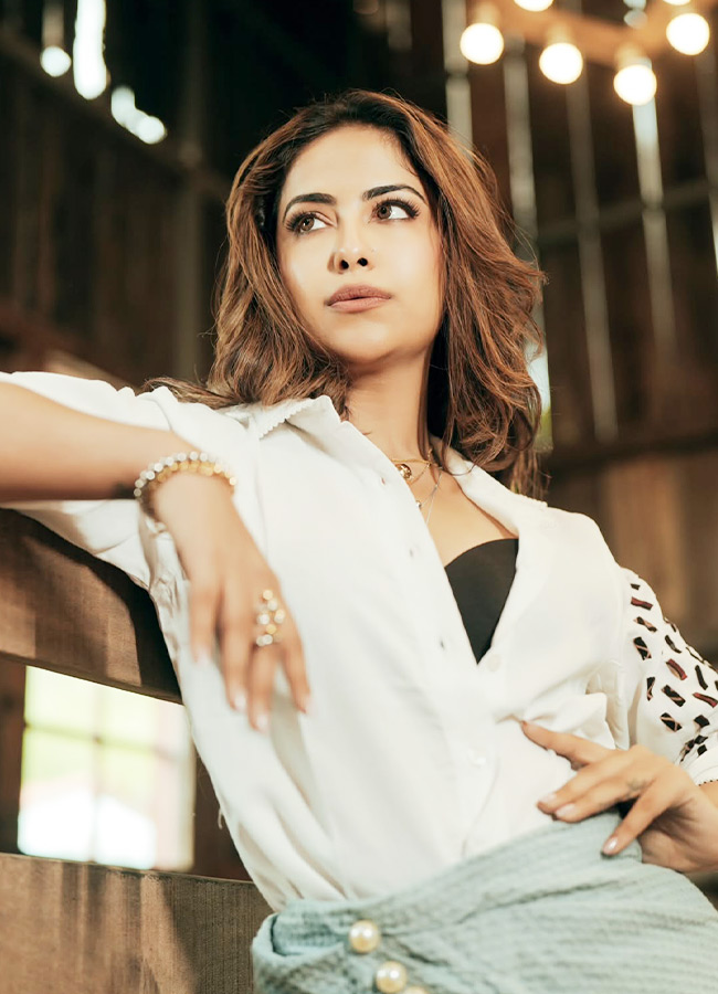 Avika Gor Stuns in a Stylish New Look See Gorgeous Photos4