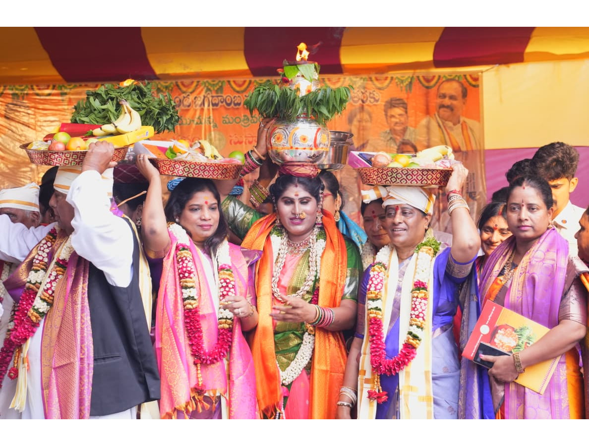 Bonalu Celebrations Begin At Golconda Fort Photos3