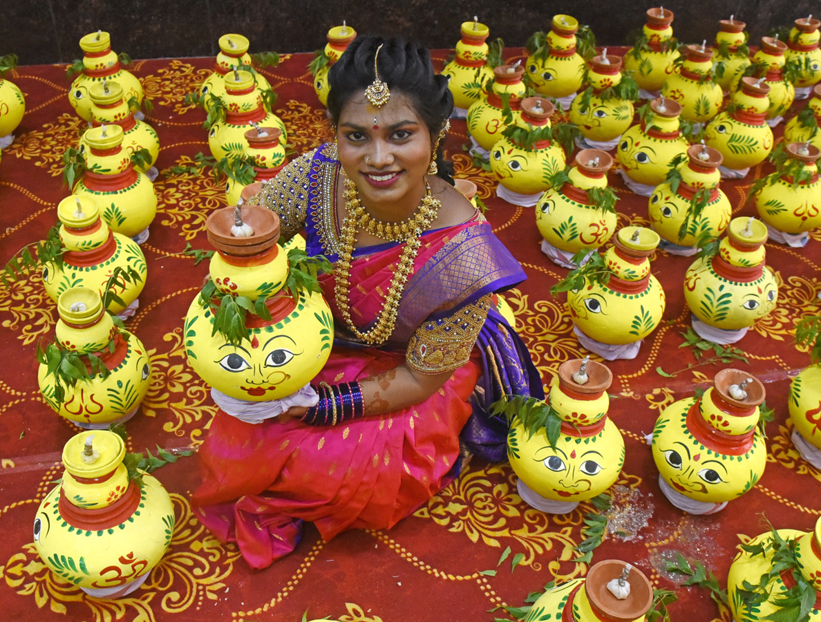 Bonalu Celebrations Begin At Golconda Fort Photos1