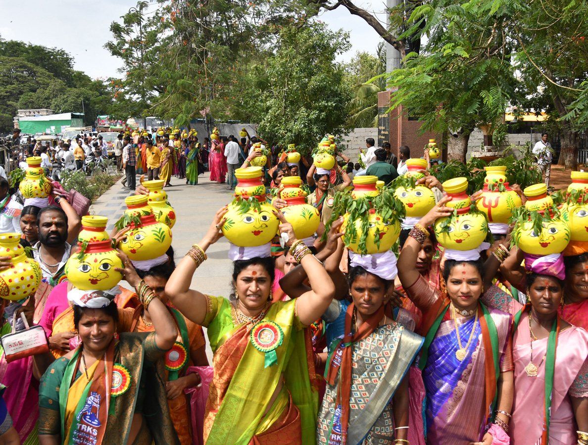 Bonalu Celebrations Begin At Golconda Fort Photos25