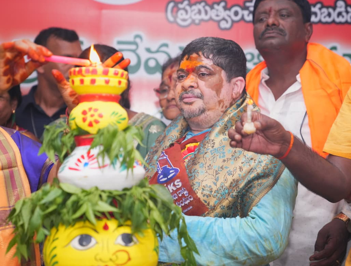 Bonalu Celebrations Begin At Golconda Fort Photos11