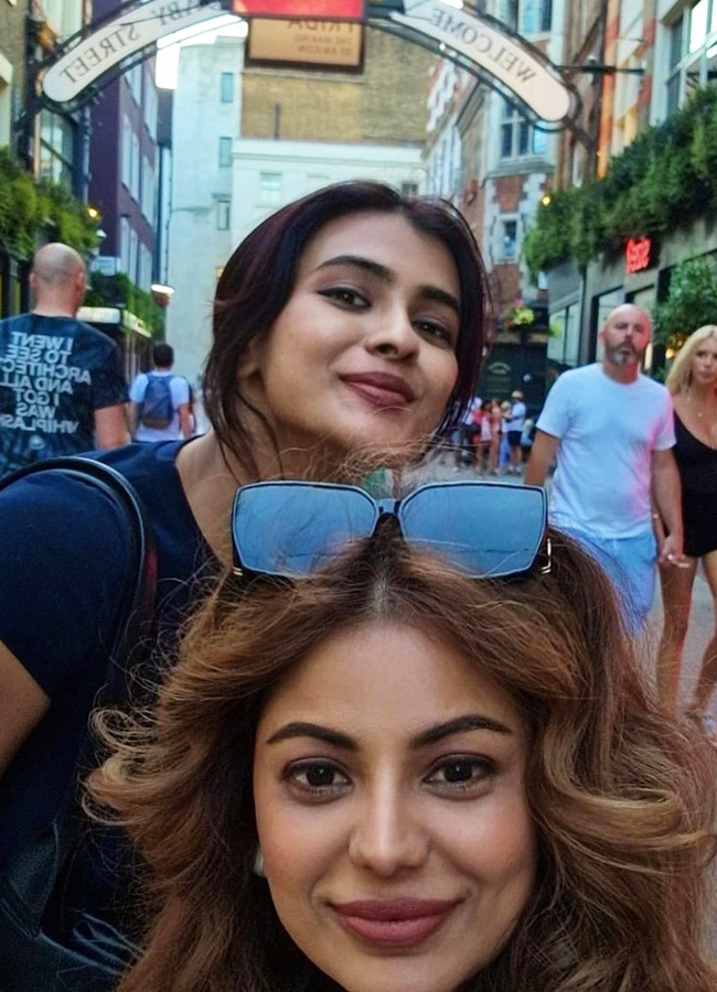 Heroine Hebah Patel Chills on the Streets of London  Stunning Photos7