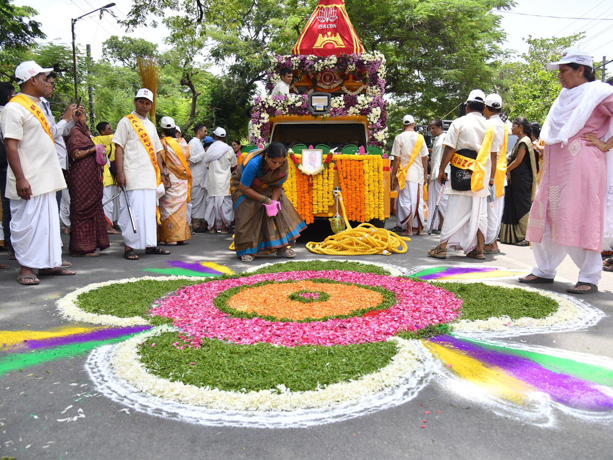 Thousands participate In Jagannath Rath Yatra In Hyderabad2